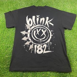 Blink 182 2010s band tee white graphic logo